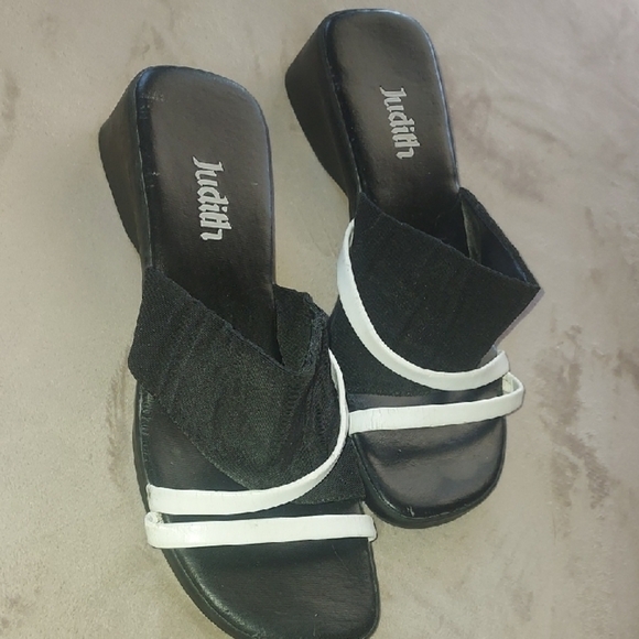Y2K Black and White Platform Sandals - Picture 1 of 5